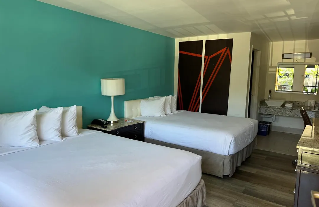 Howard Johnson By Wyndham Downtown Reno-1